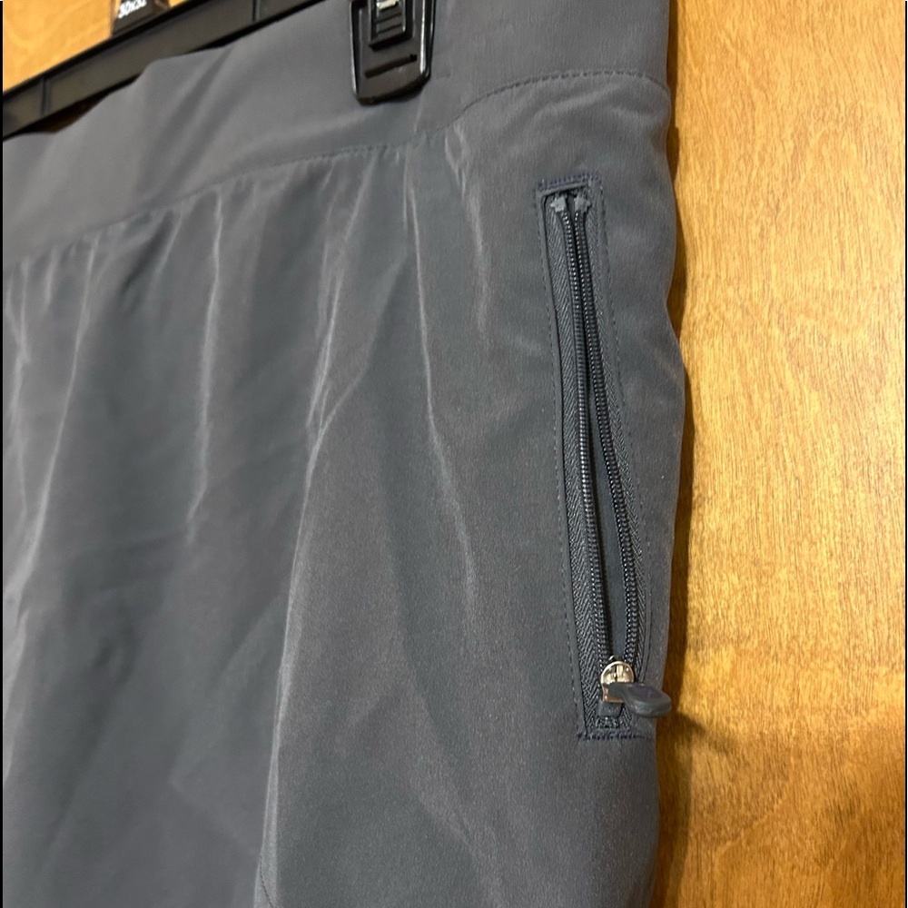 NWT Tek Gear grey swim skort w/zippered side pockets & elastic waist L bonus top - Picture 6 of 16